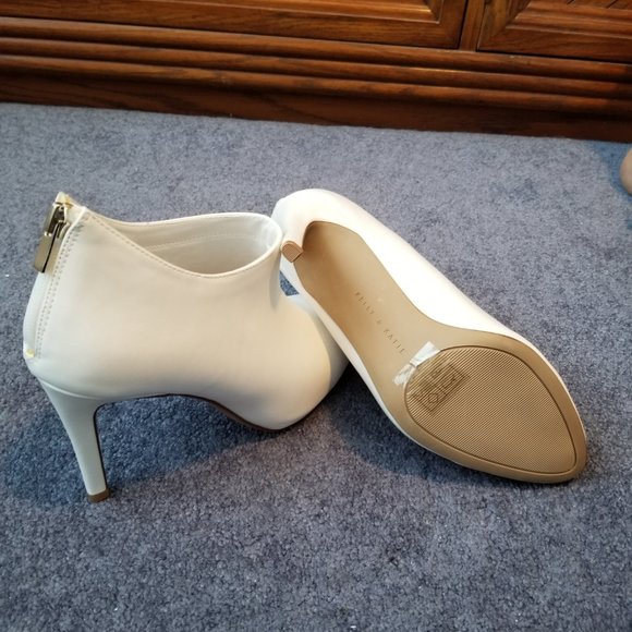 Elegant White Ankle Boots - Picture 2 of 3